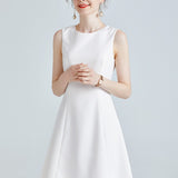 Sleeveless white dress suspender skirt