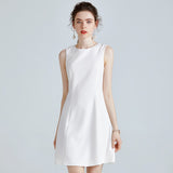 Sleeveless white dress suspender skirt