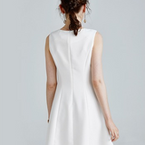 Sleeveless white dress suspender skirt