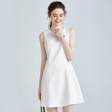 Sleeveless white dress suspender skirt